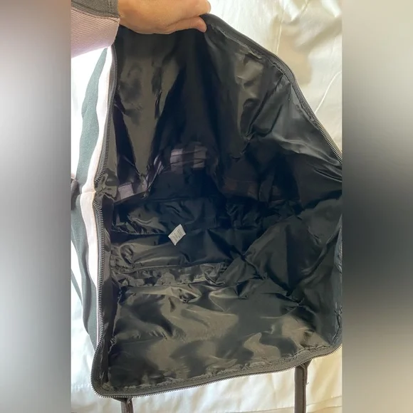 NWT Victoria’s Secret Weekender Tote Black and Pink Expands with shoulder strap - Picture 11 of 15